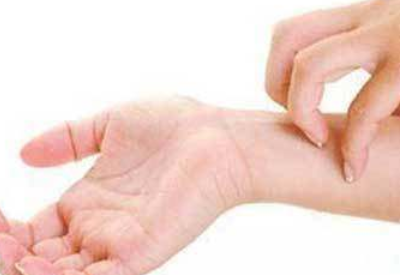 長期皮膚幹燥可能是缺乏這些元素導致的 長期皮膚幹燥可能是缺乏這些元素導致的