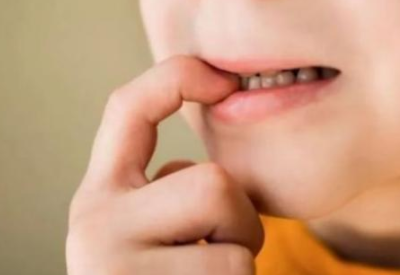 孩子喜歡啃指甲是怎麽回事 孩子喜歡啃指甲是怎麽回事